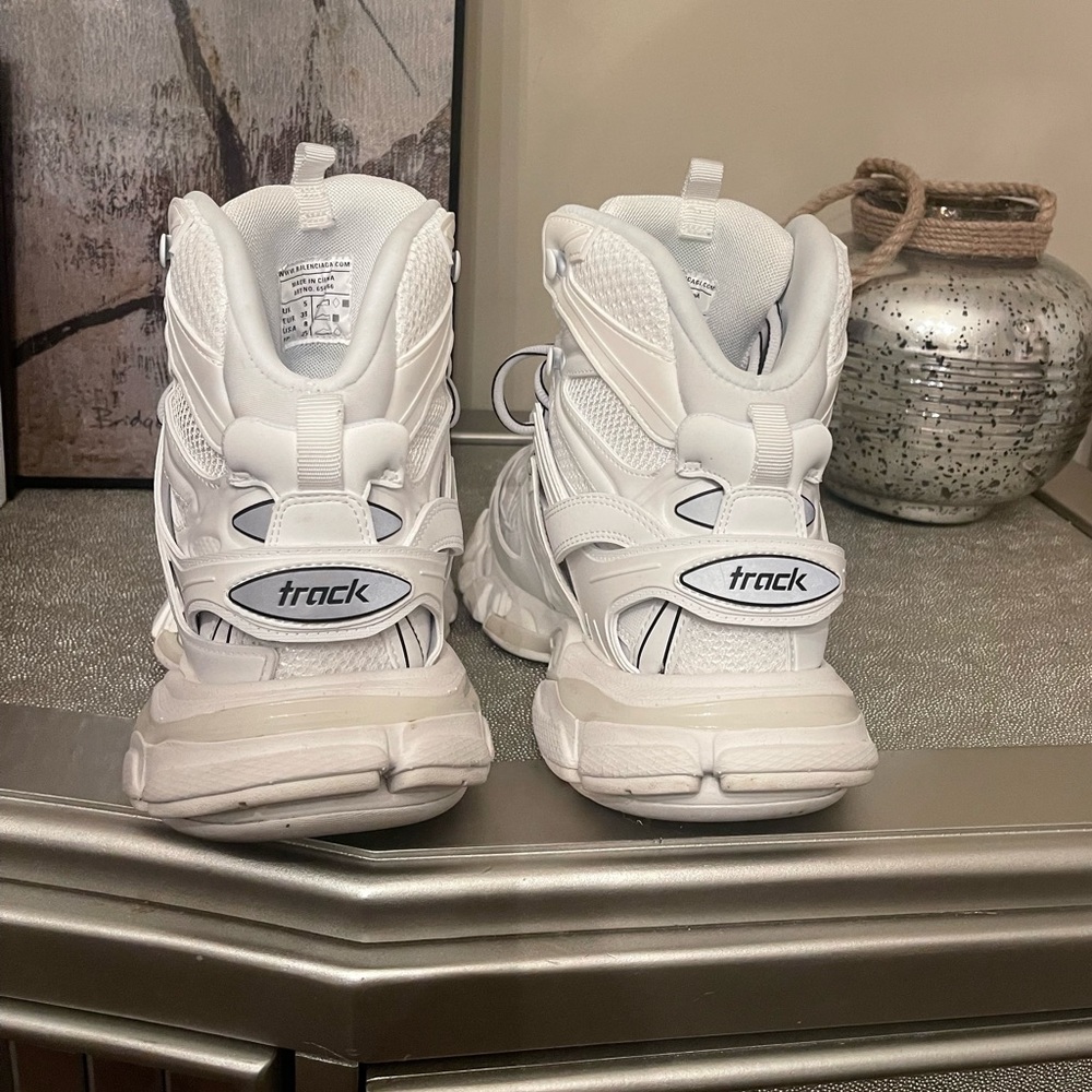 Balenciaga Track Hike High Top Sneakers
in White Size 38 EU - Size 8 U.S. - Picture 4 of 8